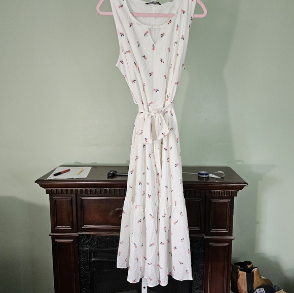 BloomChic Ditsy Floral Pocket Belted Keyhole Neck Flutter Tank Dress Size 12 - Picture 3 of 9